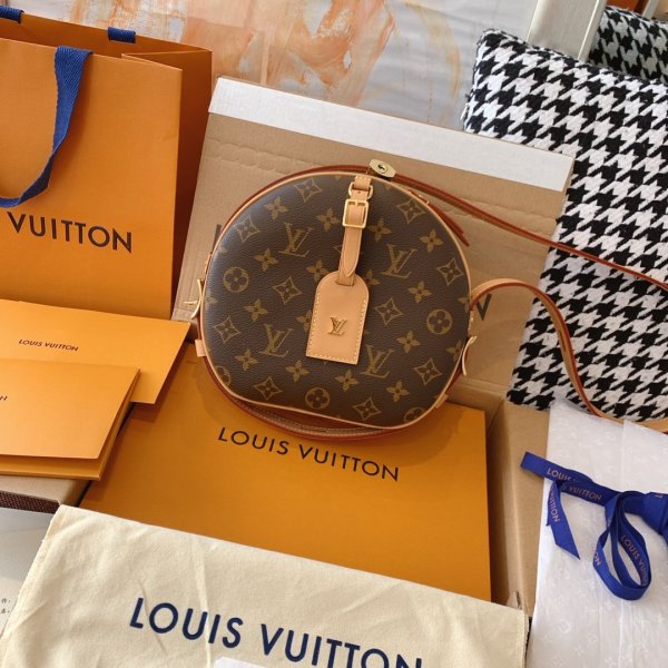 Replicas Louis Vuitton 7 Star Boilt Bags Replica Handbags Louis Vuitton New Bags