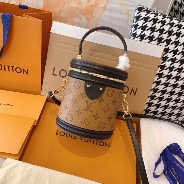 AAA+ Louis Vuitton Replica Cannes Epi Leather in Black Replica Handbags Louis Vuitton New Bags