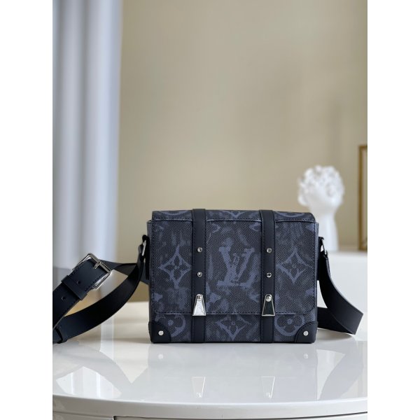 Wholesale Louis Vuitton Replica Outdoor Bumbag M57281 Monogram Other Bags Replica Handbags Louis Vuitton BumbagWave