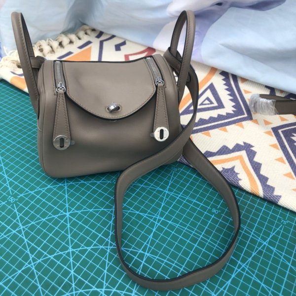 Replica Best Hermes Lindy Gray Taurillon Clemence Replica Handbags Hermes Lindy