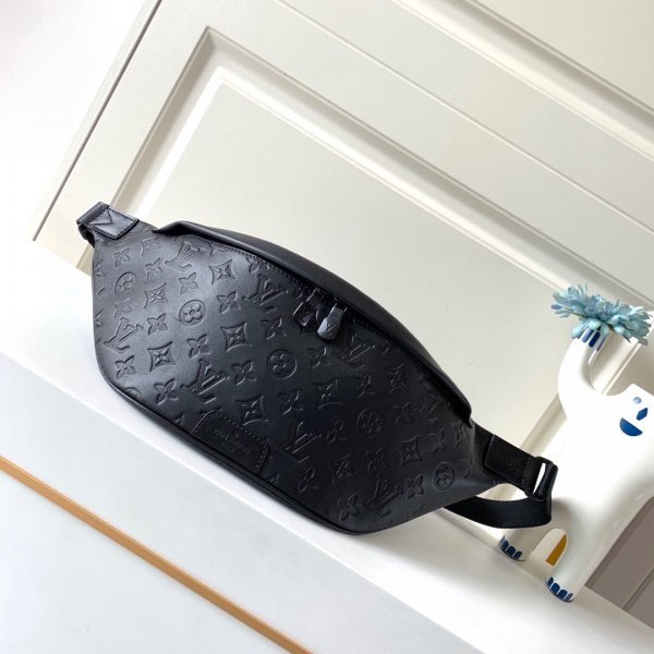 Discovery Bumbag G65 in Black Bags M44388 Replica Louis Vuitton Replica Handbags Louis Vuitton BumbagWave