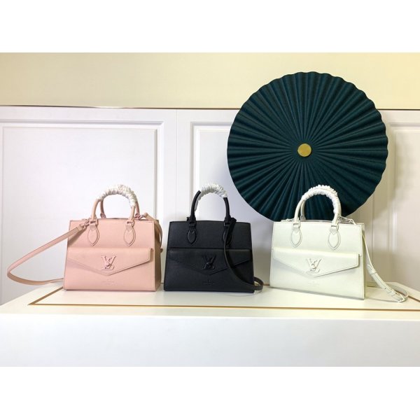 Luxury Louis Vuitton Replica Lockme Tote PM Lockme Leather M55845 Replica Handbags Louis Vuitton New Bags