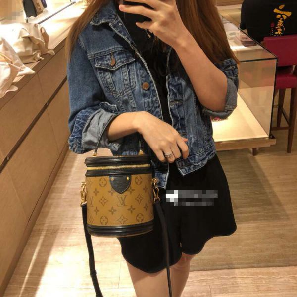 Replica LV Bucket Bags Vanity M43986