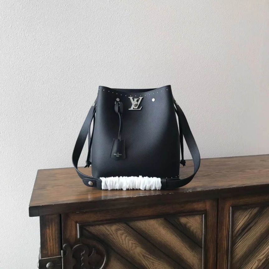 Replica LV Bucket Bags 18 Lockme Bucket M54082