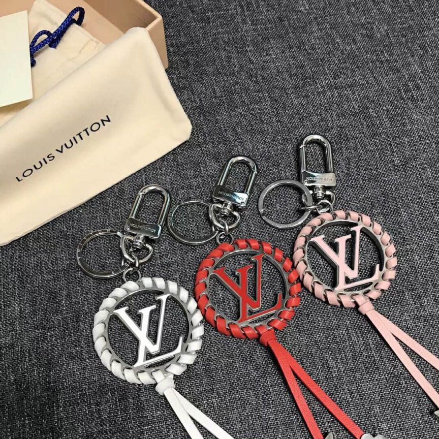 Replica LV V Lock Key Chain ERY M63081