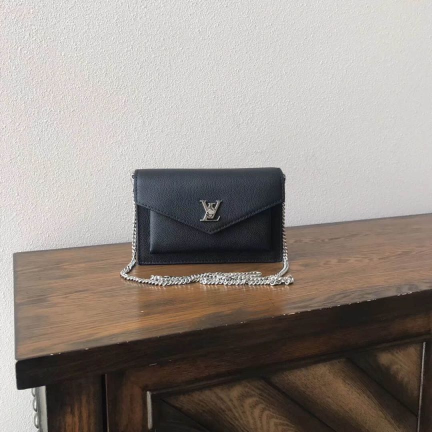 Replica LV Shoulder Bags MYLOCKME CHAIN M63471