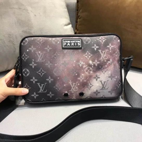 Replica LV 2019SS ALPHA Messenger M44165 Shoulder Bags