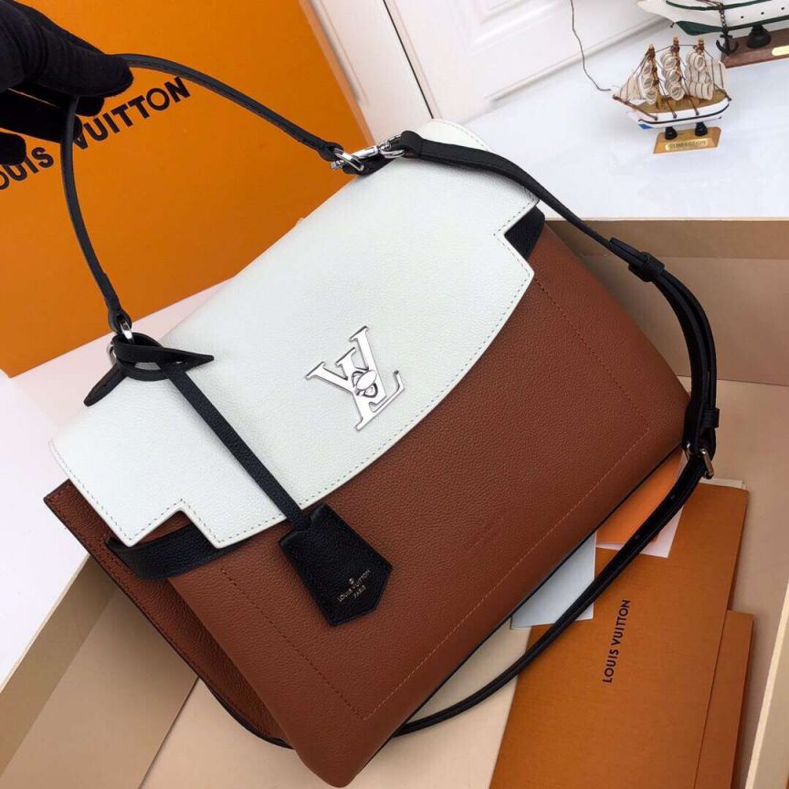 Replica LV Tote Bags Lockme Ever M52360