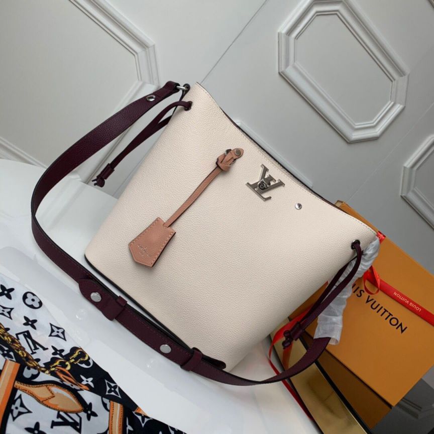 Replica LV Bucket Bags M53584 Lockme Bucket