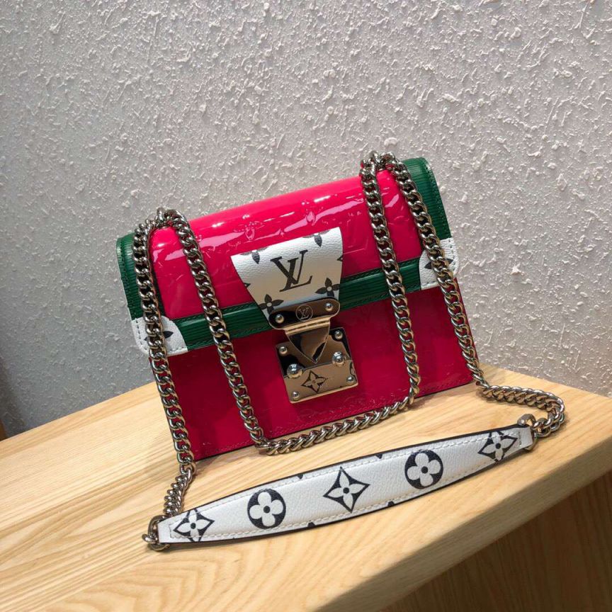 Replica LV Shoulder Bags 2019 Patent Leather Wynwood M90443