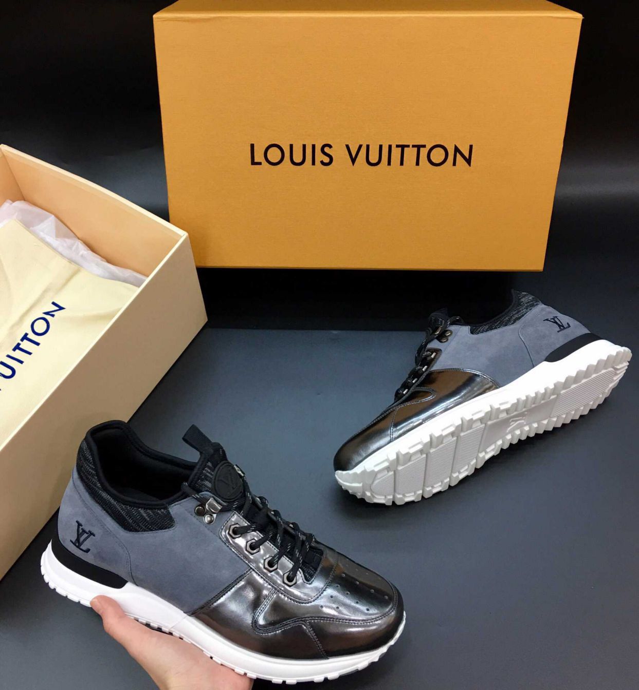 Replica LV Embroidery Men Sneakers