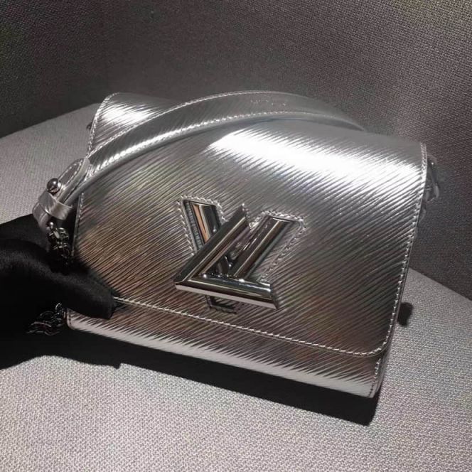 Replica LV Shoulder Bags Twist Epi On Chain M50273