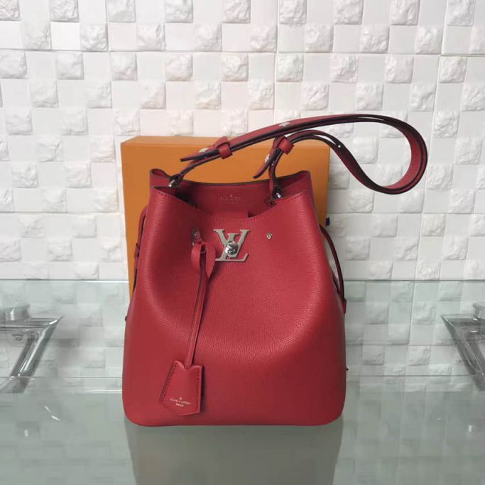 Replica LV Shoulder Bags LOCKME BUCKET M54679
