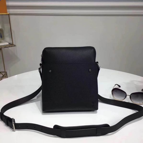 Replica LV Black Taiga Grigori Pochette Crossbody M30505 Shoulder Bags