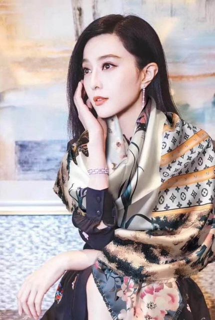 Replica 2018 LV Women Scarves