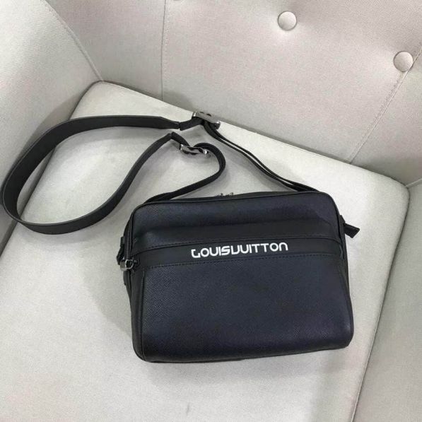 Replica LV 2018ss Messenger Small Black Crossbody Messenger M31003 Shoulder Bags