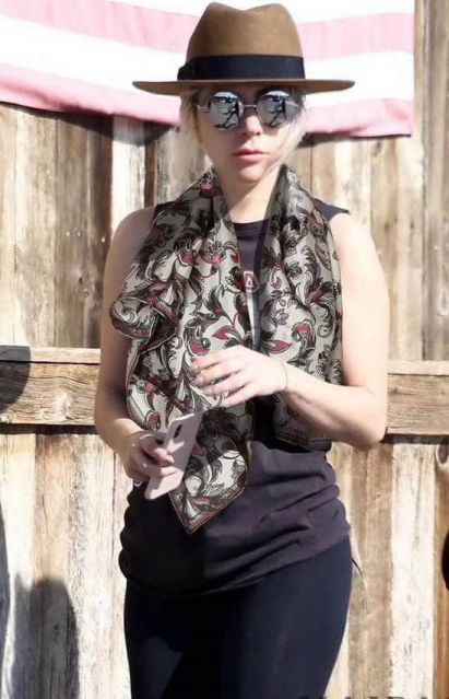 Replica 2018 LV 18 Silk Women Scarves