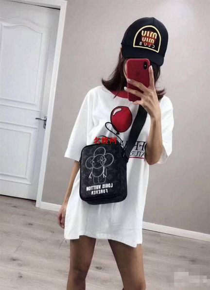 Replica LV 2018 Limited Edition Vivienne Sunflower Camera Bag M43677 Shoulder Bags