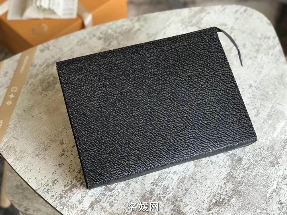 Replica LV 2018ss Taiga Voyage Medium M30675 Clutch Bags