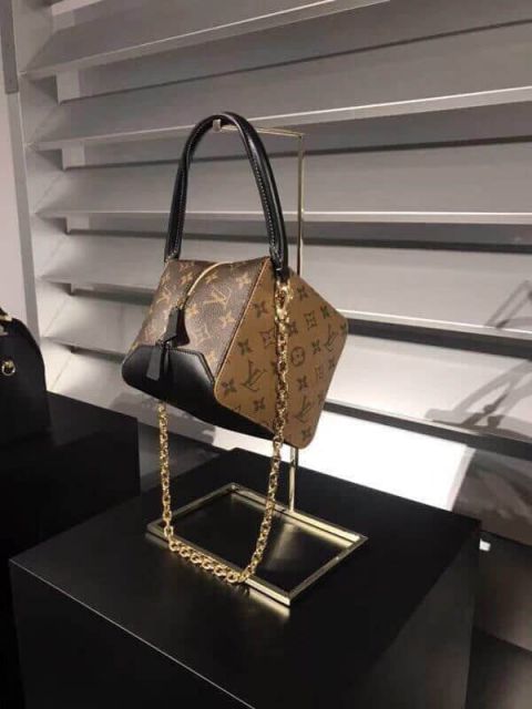 Replica LV Shoulder Bags 2018 Square bag M43589