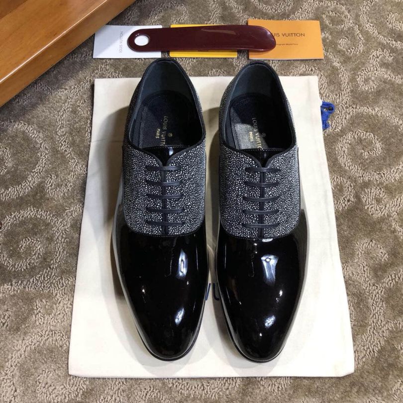 Replica 2018 LV Classic Black Leather Dress Shoes 1A3OP3 Black Men Sandals