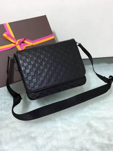 Replica LV N41286 District Small Damier Infini Men Crossbody Shoulder Bags