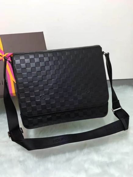 Replica LV N41284 District Medium Damier Infini Men Crossbody Shoulder Bags