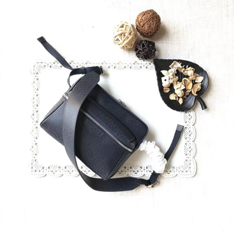 Replica LV Taiga Leather Outdoor Messenger M33436 Shoulder Bags