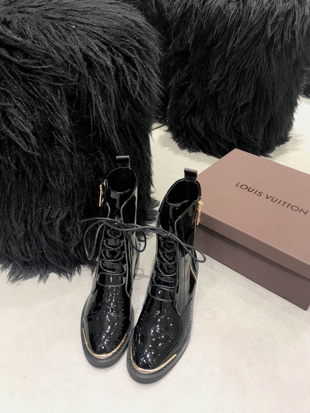 Replica LV Logo Women Sandals