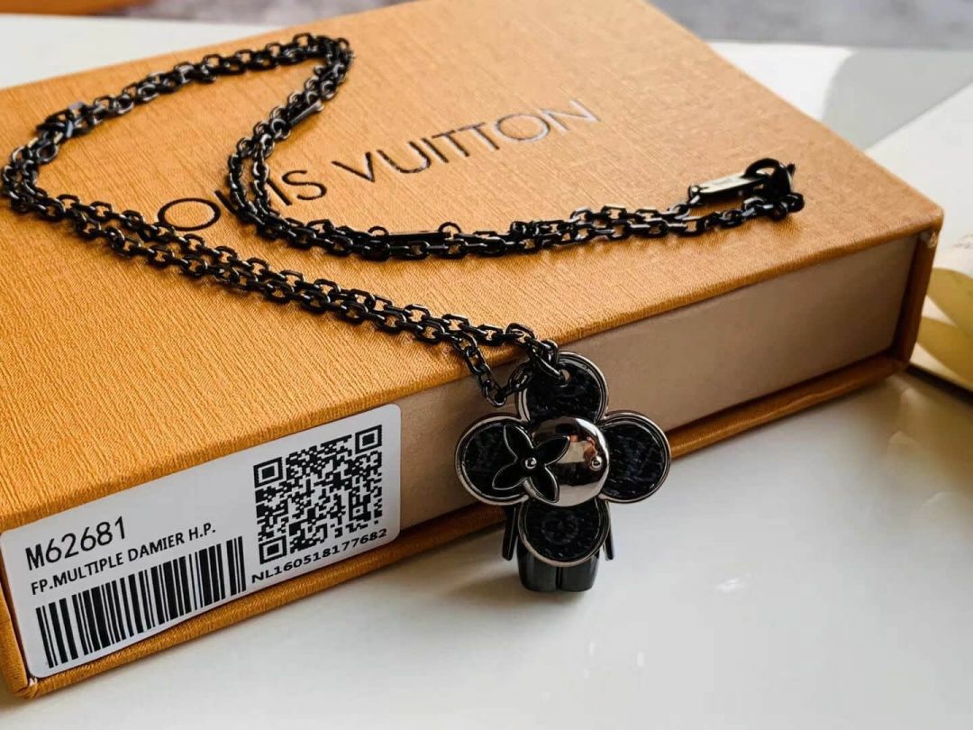 Replica LV VIVIENNE M62681 Necklaces