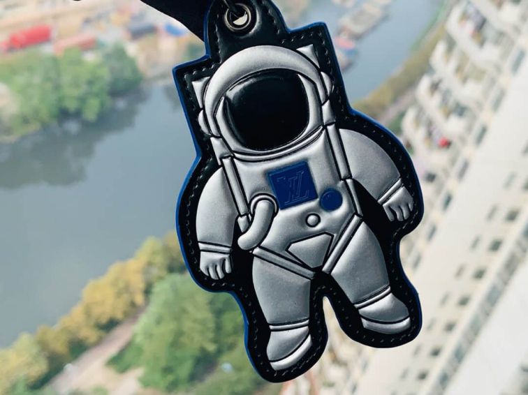 Replica LV Spaceman Figurine Key Chain MP2214 Accessories