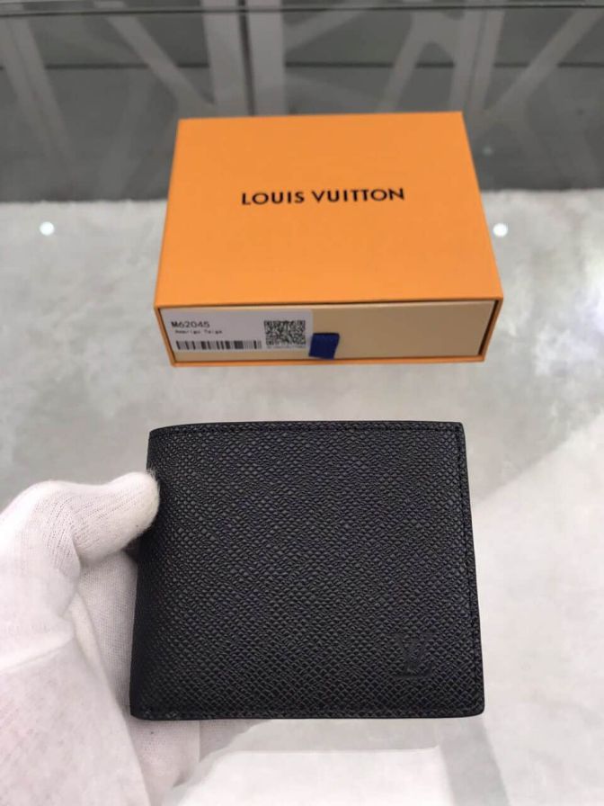 Replica LV M62045 Taiga Amerigo Bi Fold Wallets