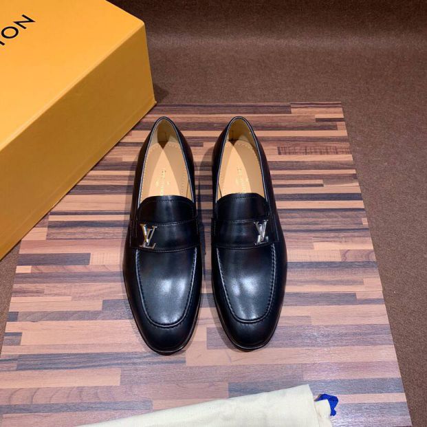 Replica LV Silver LV Patent Casual Shoes Men Casual Shoes