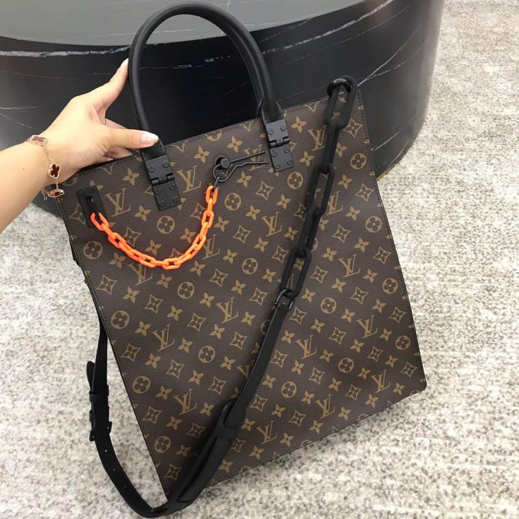 Replica LV Sac Plat Monogram Chain M44475 Tote Bags