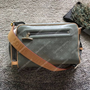 Replica LV Camera Bag Monogram Titanium