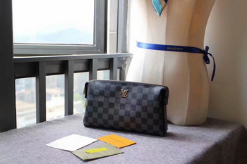 Replica Replica Louis Vuitton M61699 Men Pouch With Lock Damier Graphite Canvas