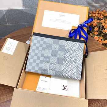 Replica Replica LV Toiletry Pouch 26 in Monogram 023